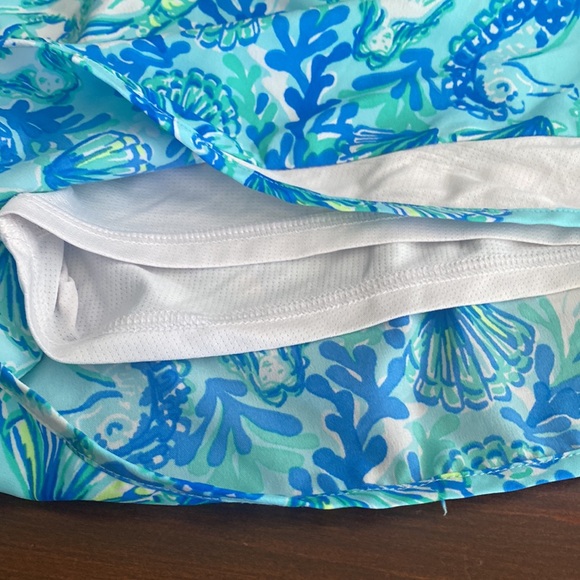 Lilly Pulitzer luxletic mermaid shorts - Picture 4 of 10
